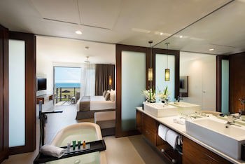 Hilton Fiji Beach Resort And Spa