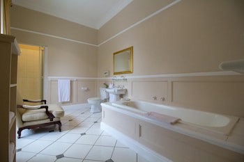 Pontac Manor Hotel