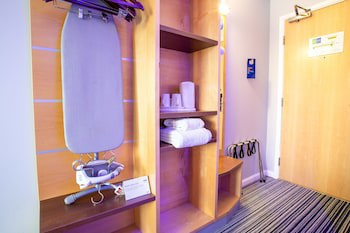 Holiday Inn Express Dunfermline, An Ihg Hotel