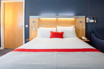 Holiday Inn Express Dunfermline, An Ihg Hotel