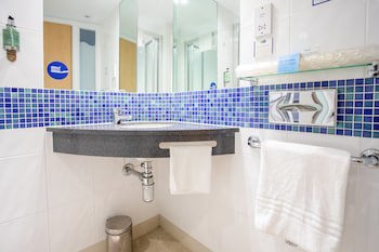 Holiday Inn Express Dunfermline, An Ihg Hotel