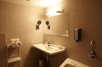 Cru Hotel