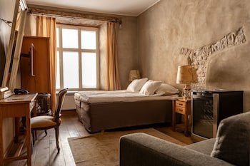 Cru Hotel