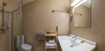 Cru Hotel