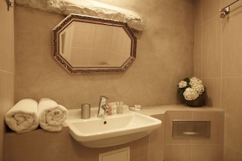 Cru Hotel