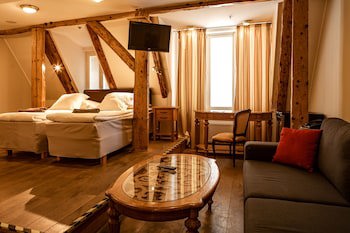 Cru Hotel