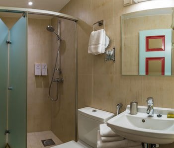 Cru Hotel