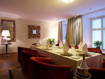 Cru Hotel