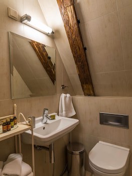 Cru Hotel