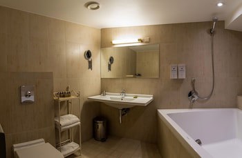 Cru Hotel