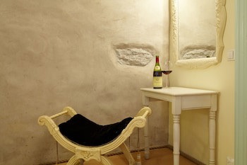Cru Hotel