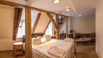 Cru Hotel