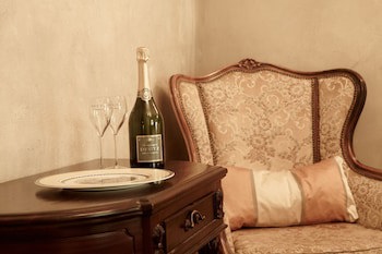 Cru Hotel