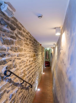 Cru Hotel