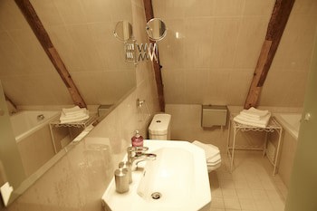 Cru Hotel