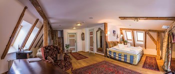 Cru Hotel