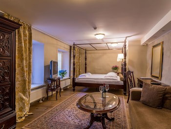 Cru Hotel