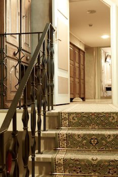 Cru Hotel