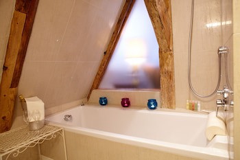 Cru Hotel