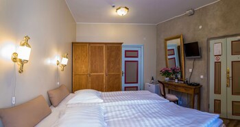 Cru Hotel
