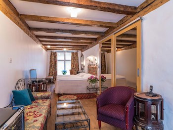 Cru Hotel