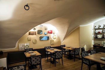 Cru Hotel