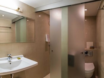 Cru Hotel
