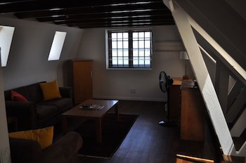Cotswold House