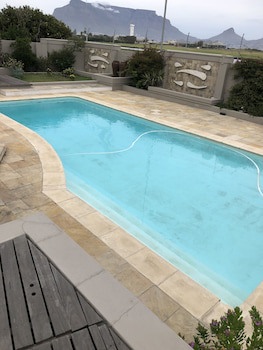 Cotswold House