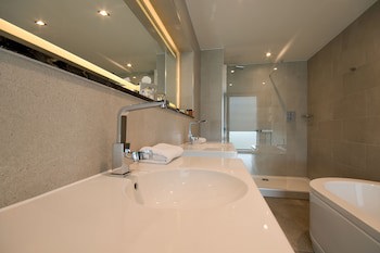 Clayton Hotel Chiswick