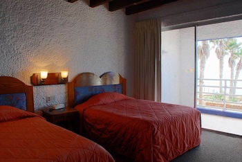 Las Rocas Resort And Spa