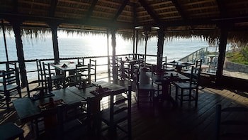 Las Rocas Resort And Spa