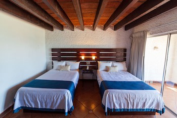 Las Rocas Resort And Spa