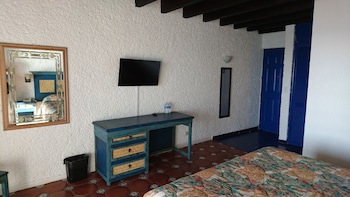 Las Rocas Resort And Spa