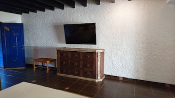 Las Rocas Resort And Spa