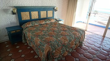 Las Rocas Resort And Spa