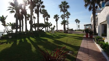Las Rocas Resort And Spa