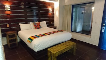 Las Rocas Resort And Spa