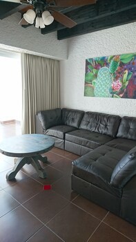 Las Rocas Resort And Spa