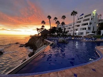 Las Rocas Resort And Spa