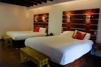 Las Rocas Resort And Spa