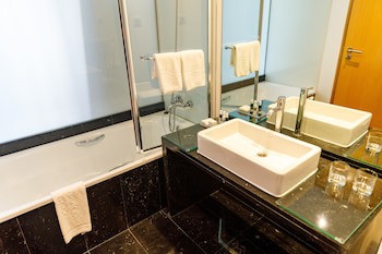 Marina Club Suite Hotel