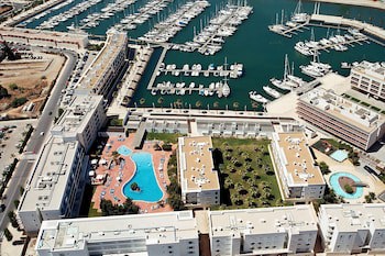 Marina Club Suite Hotel