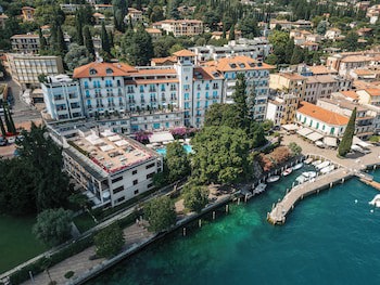 Hotel Savoy Palace