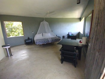 Hix Island House