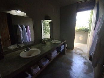 Hix Island House