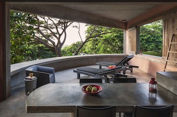 Hix Island House