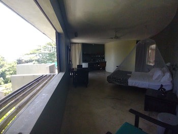 Hix Island House