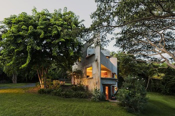 Hix Island House