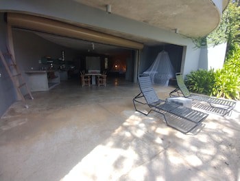 Hix Island House